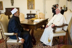 Pope and Imam 16-05-23 seated
